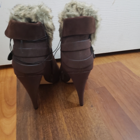 Express brown booties - Picture 3 of 3